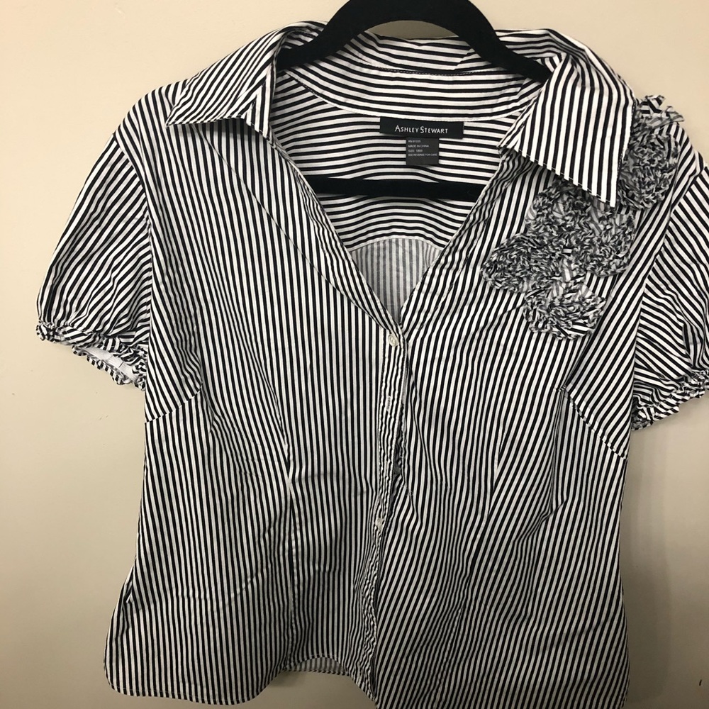 Stripped short sleeve button up shirt